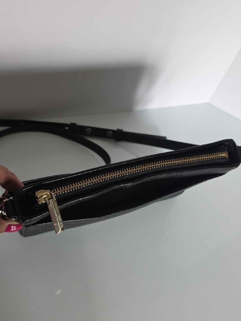 kate spade Black Pebbled 100% Cow Leather Crossbody with Gold Hardware - Picture 5 of 13